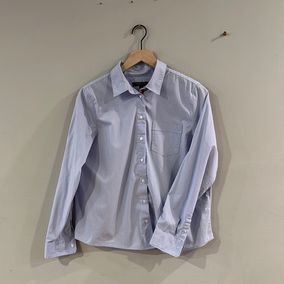 Banana Republic Tops - Banana Republic Quinn boy fit blue oxford button down - size S